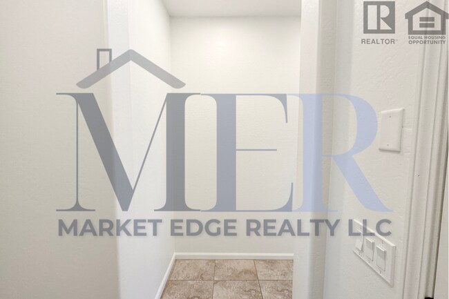 Building Photo - 3Bed/3Bath House in Buckeye! Ready for Immediate Move-In! -- Fenced-In Yard!!