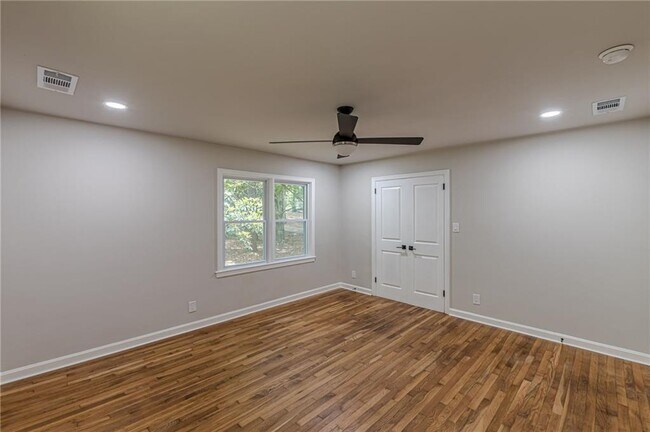 Building Photo - 1624 Dodson Dr SW