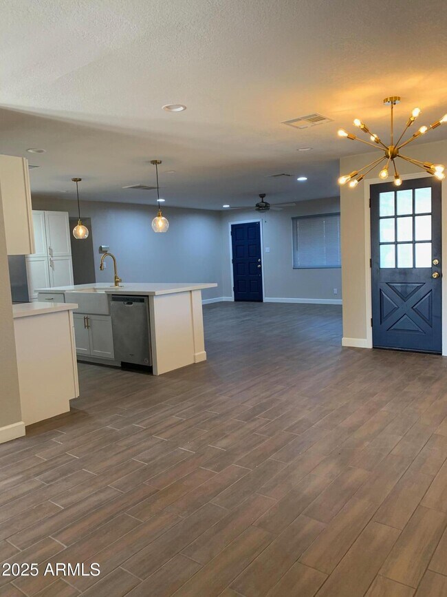 Primary Photo - 6943 E Loma Land Dr