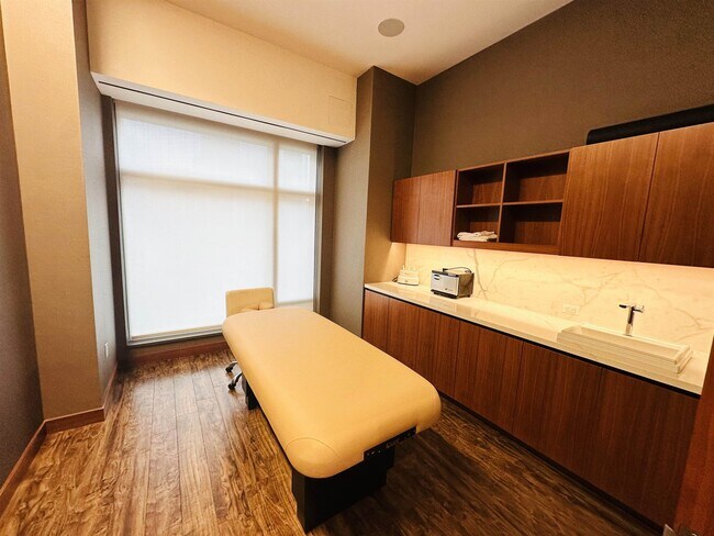 Building Photo - 99 Hudson St