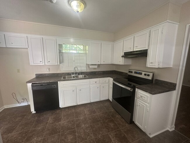 Building Photo - 927 Pinecliff Dr