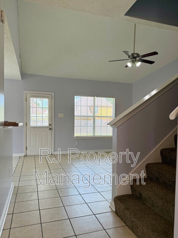 Building Photo - 5353 Farm Ridge Dr