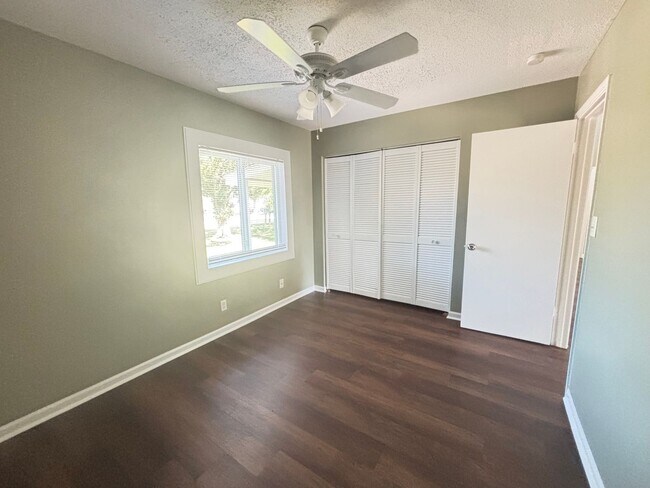 Building Photo - PET-FRIENDLY, THREE-BEDROOM IN SURFSIDE BEACH'S CAROPINES COMMUNITY IS AVAILABLE NOW!