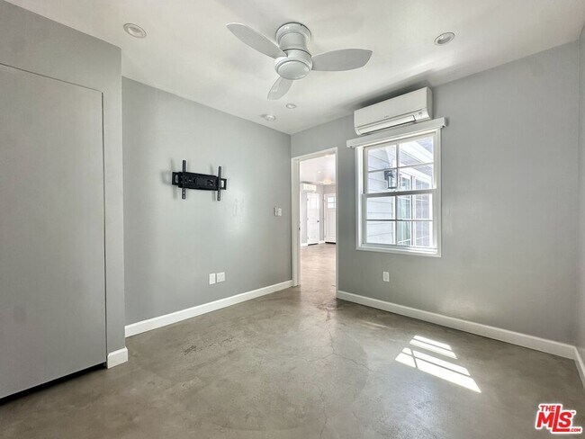 Building Photo - 1820 1/2 S Wooster St