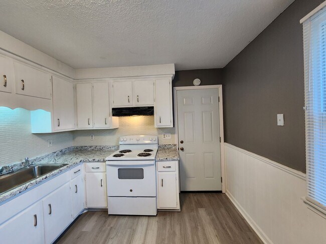 Building Photo - 108 Tandy Dr