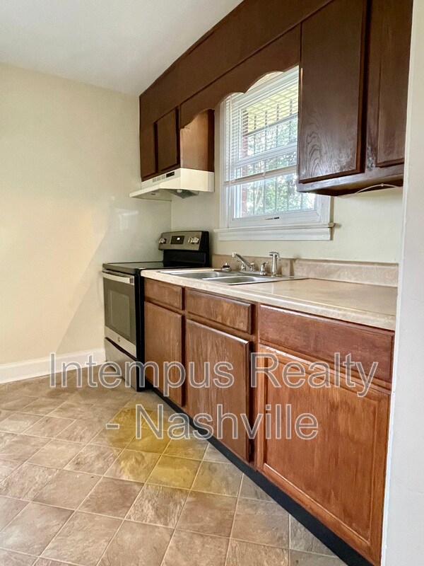 Building Photo - 1003 39th Ave N