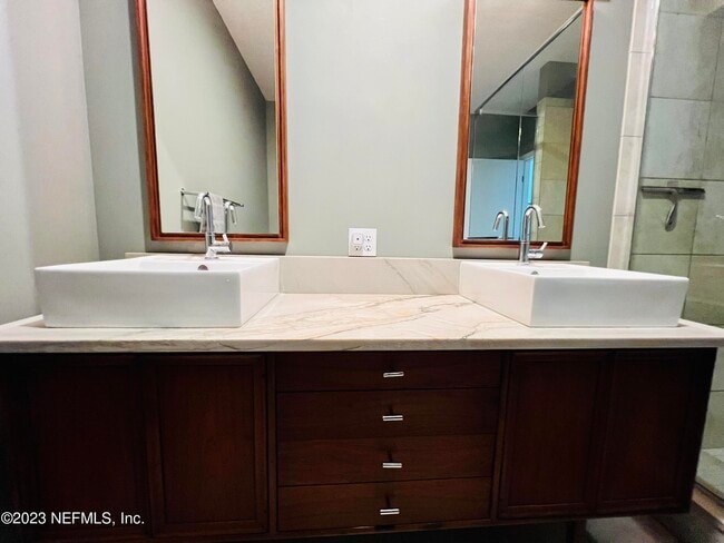 Building Photo - 2525 College St