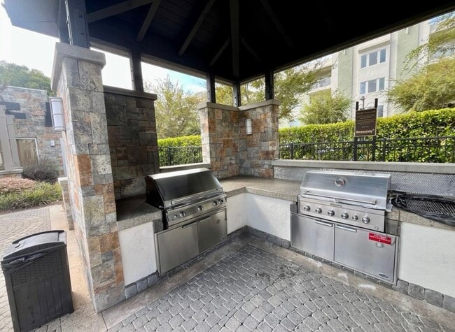 outdoor BBQs - 5256 Pacific Ter