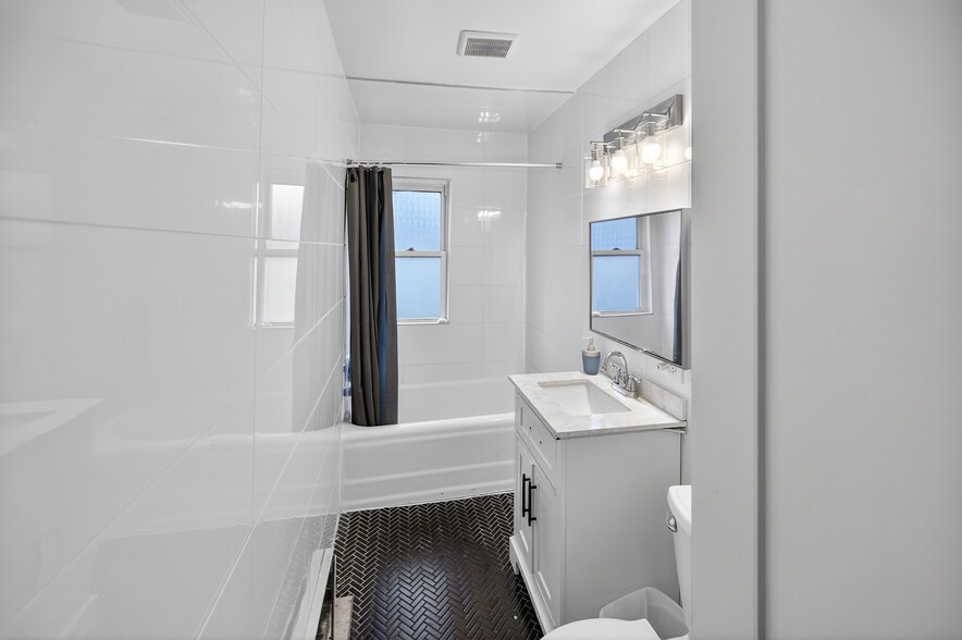 Building Photo - 1112 Garnett Pl