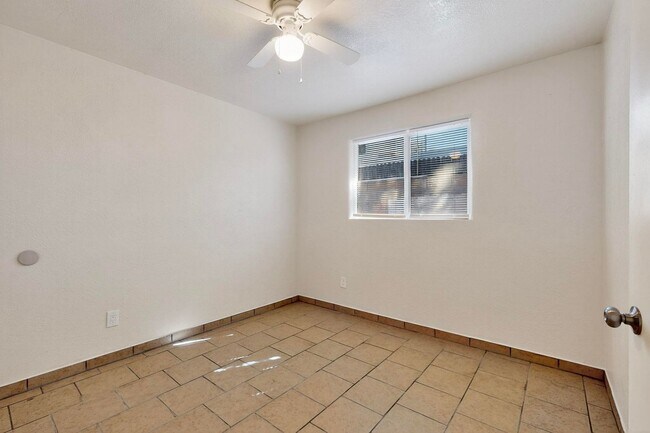 Building Photo - 540 Cardenas Dr SE