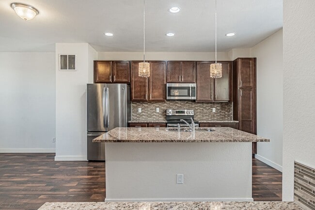 Building Photo - Modern 2BD, 2.5BA Broomfield Townhome with...