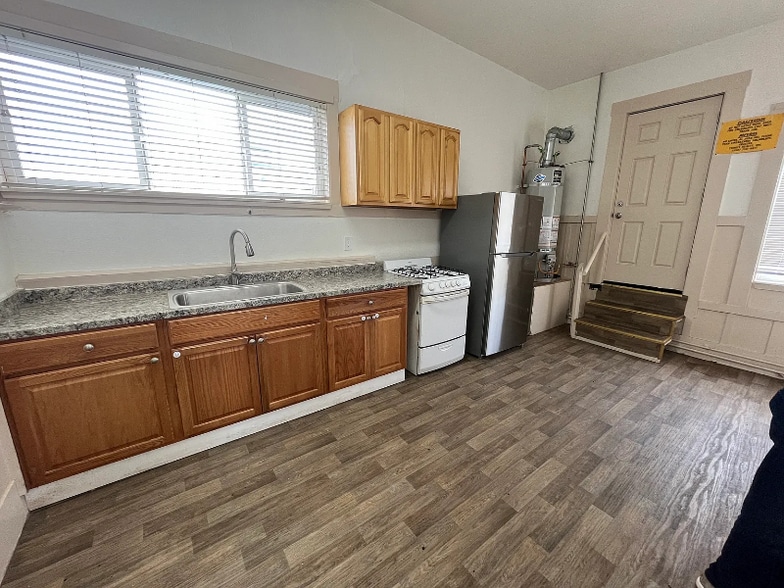 Building Photo - 6282 Mission St