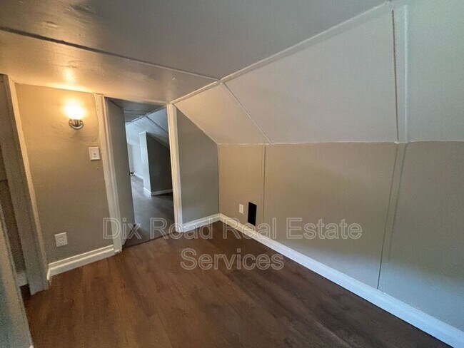 Building Photo - 660 Gramont Ave