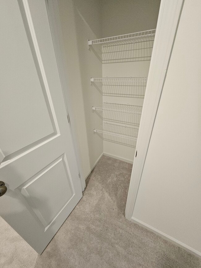 Building Photo - 868 Pilot St