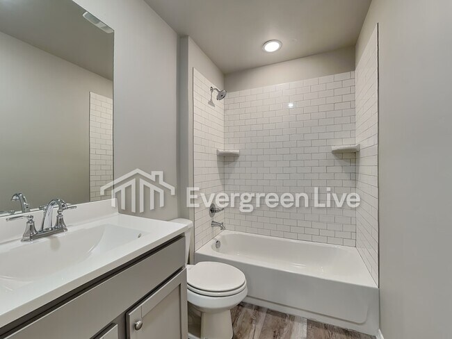 Building Photo - 3500 moraine dr