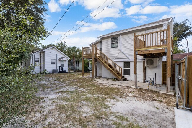 Building Photo - REDUCED Rent $2250.... 3 bed/2 bath Split Level, NEW downstairs addition, lots of extras *READY**...