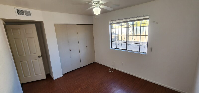 Building Photo - 578 W 18th Ave