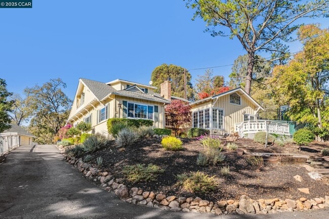 Building Photo - 521 El Pintado Rd