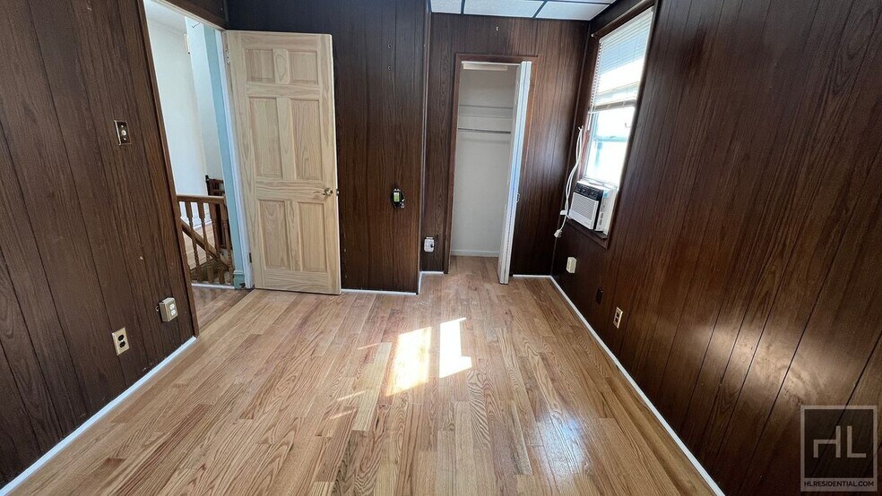 Building Photo - 1800 E 52nd St