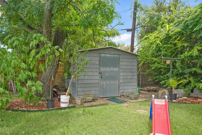 Building Photo - 4019 Blue Bonnet Blvd