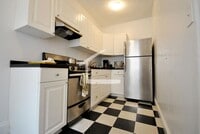 Building Photo - Nicely renovated 1 bed near the Green Line in Allston.