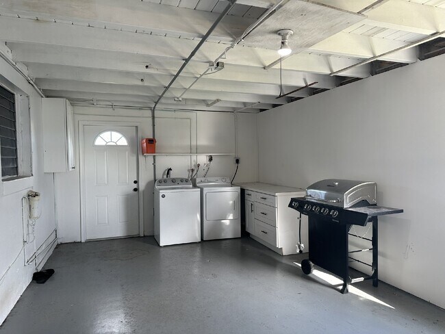 Building Photo - "Elegant 3-Bed Waterfront pool Home"