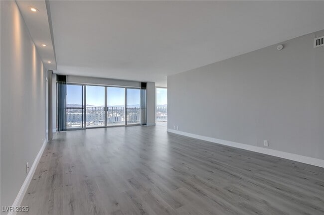 Building Photo - 3111 Bel Air Dr