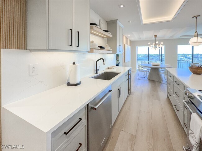 Building Photo - 3430 Gulf Shore Blvd N