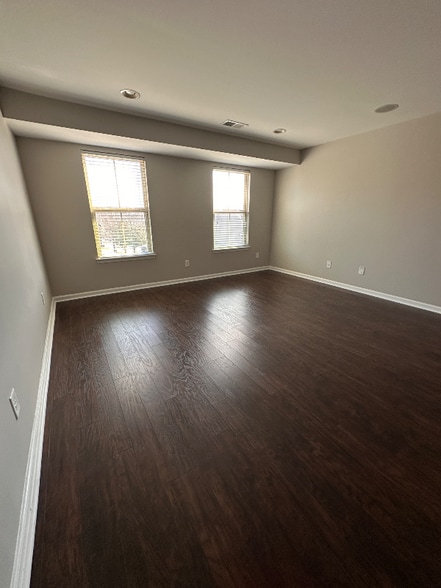 Building Photo - 5612 Selkirkshire Rd