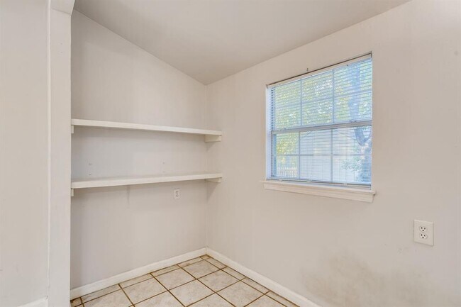 Building Photo - 701 Keasbey St