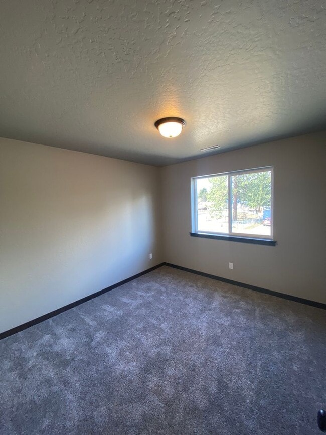 Building Photo - New home on 8th Avenue in Spirit Lake