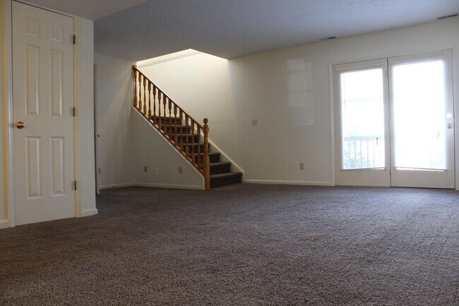 Building Photo - Braemar Townhomes Large 3 Bedroom w/ garage