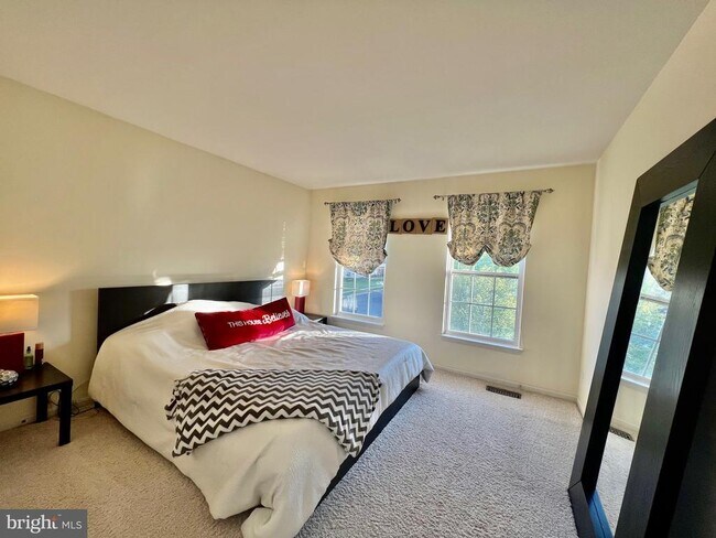 Building Photo - 15000 Onan Ct