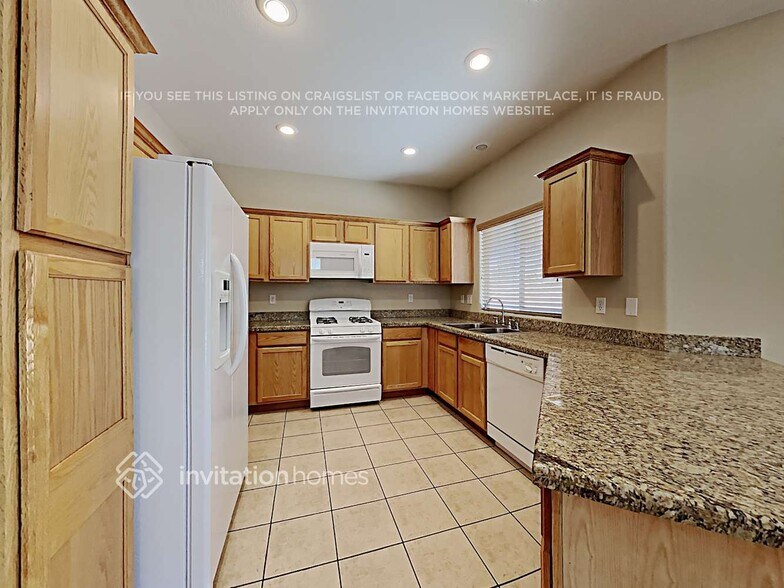 Building Photo - 10928 Salernes St