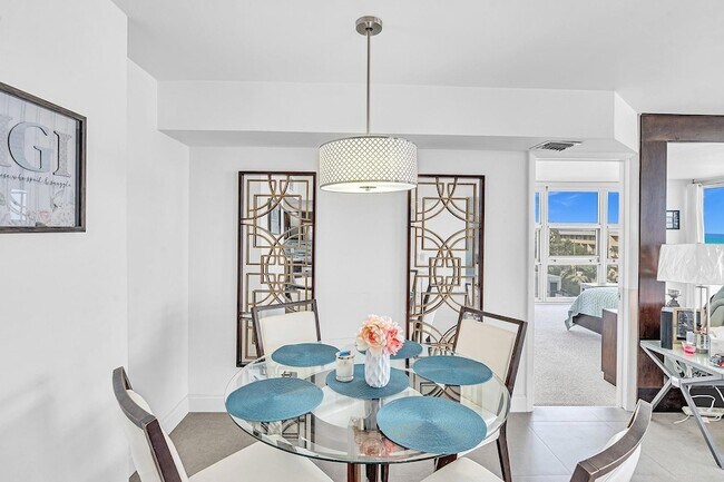 Building Photo - 525 N Ocean Blvd