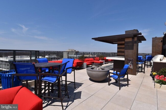 Building Photo - 851 N Glebe Rd