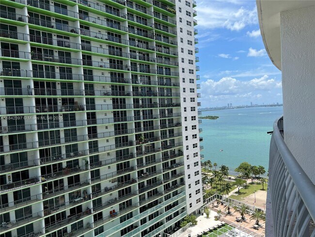 Building Photo - 1750 N Bayshore Dr