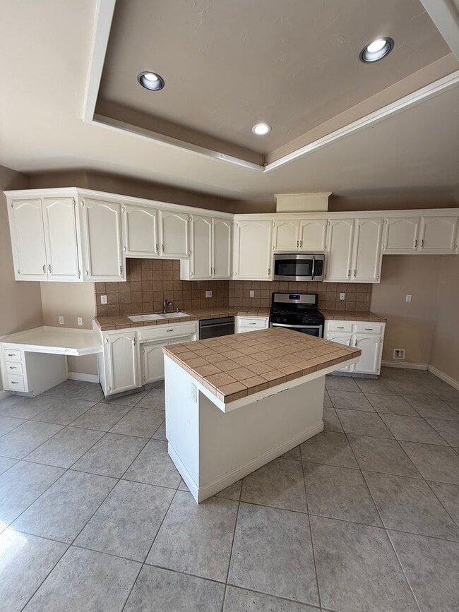 Building Photo - Elegant 3-Bedroom Home in Seven Oaks