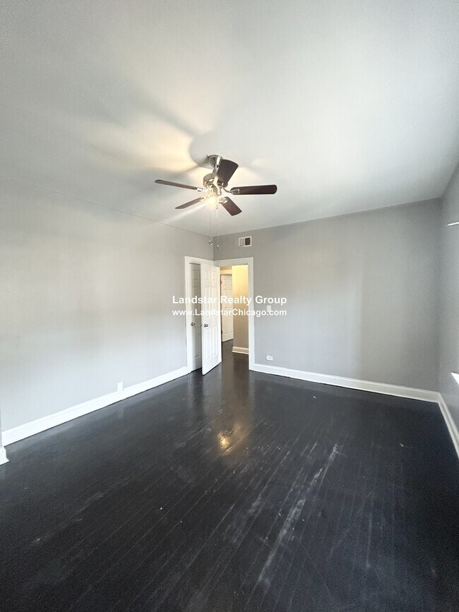 Building Photo - 7344 N Damen Ave