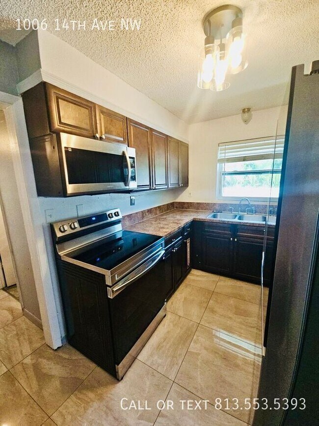 Building Photo - 1006 14th Ave NW