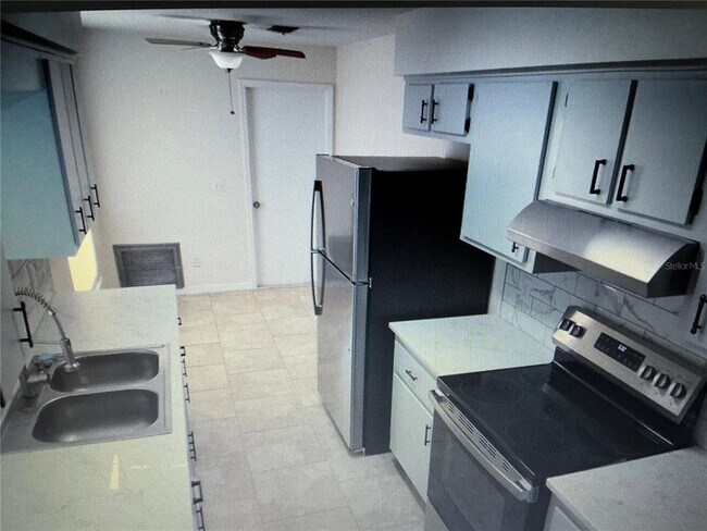Building Photo - 15144 SW 27th Ct
