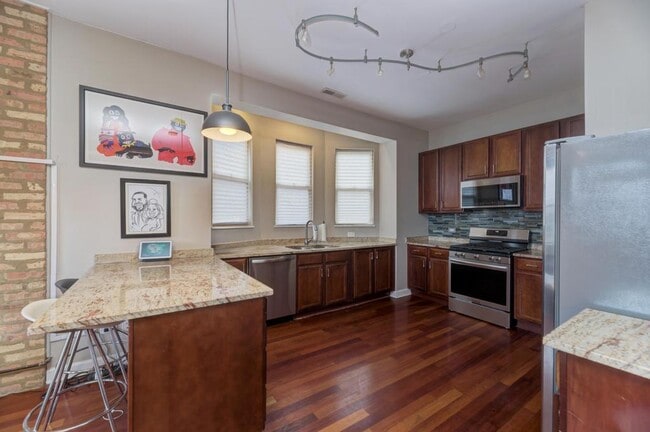 Building Photo - 6501 S Kimbark Ave