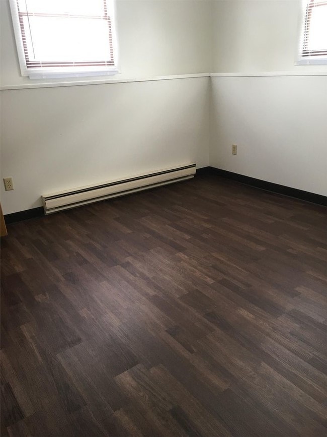 Building Photo - 640 Bay Shore - Lower