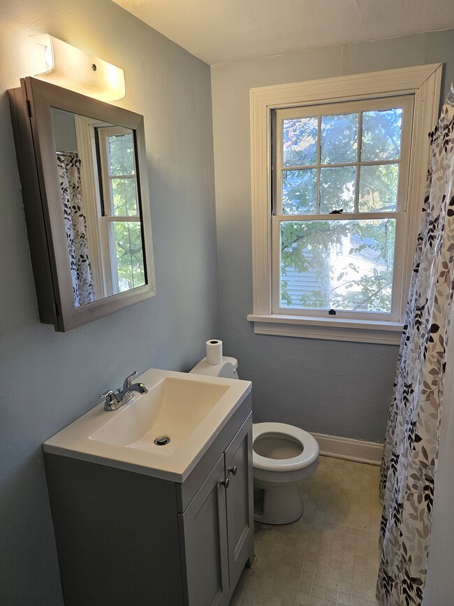 bathroom (upstairs) - 9 Maple St