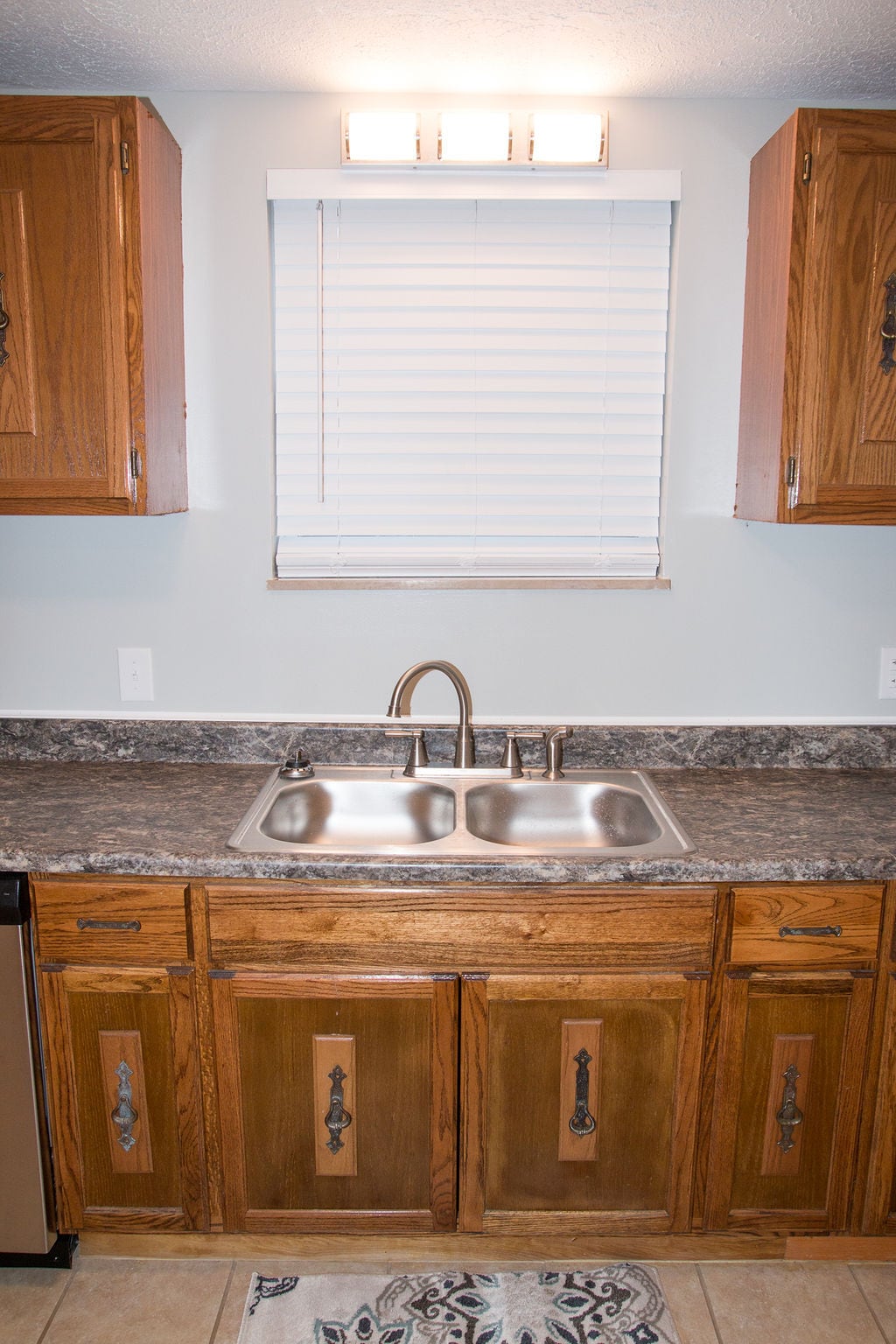 Building Photo - 809 Diamond Ct
