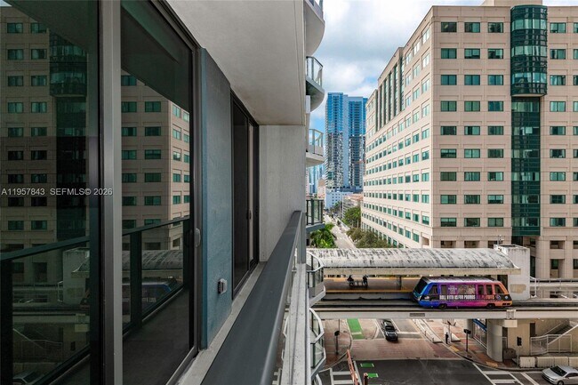 Building Photo - 121 NE 5th St