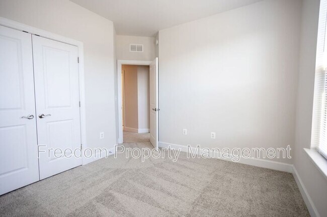 Building Photo - 9882 Hopkins Lp