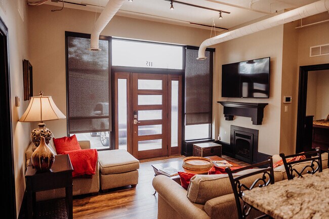 Building Photo - 275 S Limestone