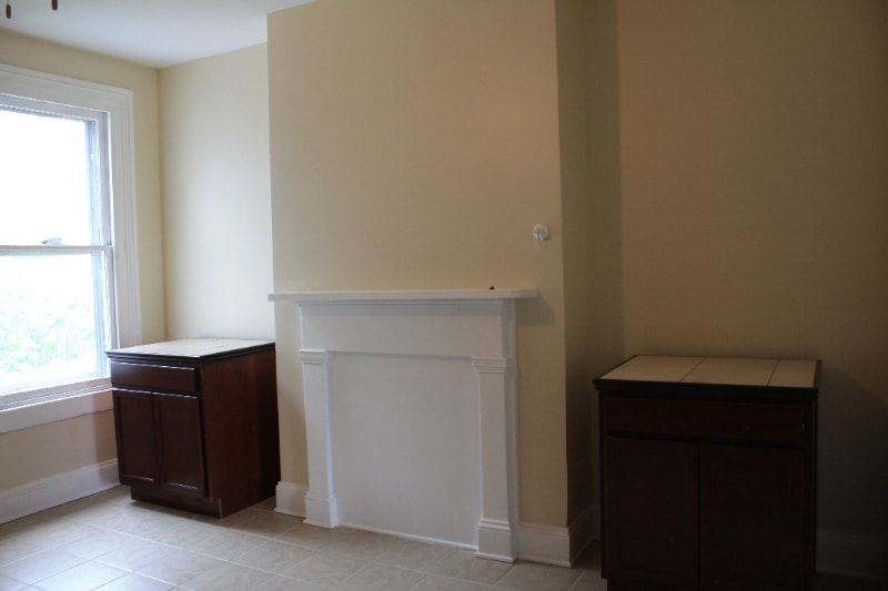 Building Photo - 818 Hollins St