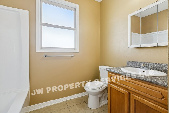 Building Photo - 2522-24 N. Tonti St.